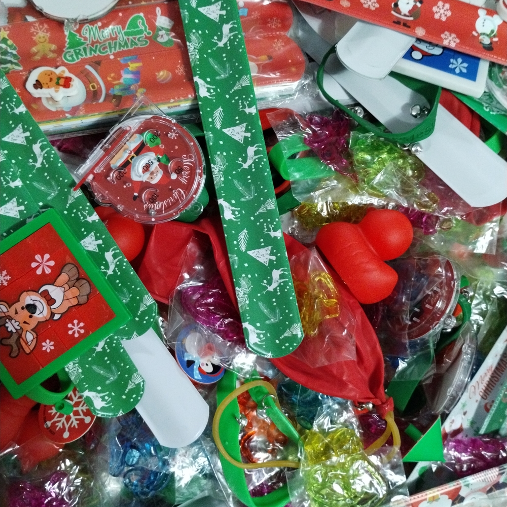 Festive Christmas Party Supplies Set - Green and Red